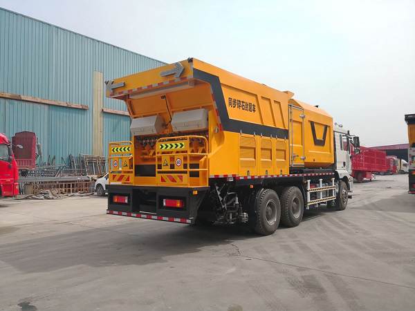 How to construct asphalt gravel synchronous sealing truck_1